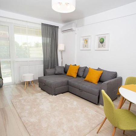 Amazing Apartament With Garden Bucharest Airport Self Check-In!! Otopeni Eksteriør billede