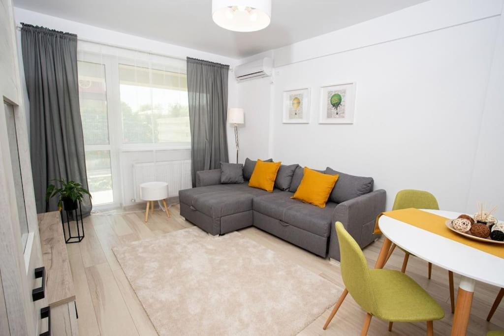 Amazing Apartament With Garden Bucharest Airport Self Check-In!! Otopeni Eksteriør billede