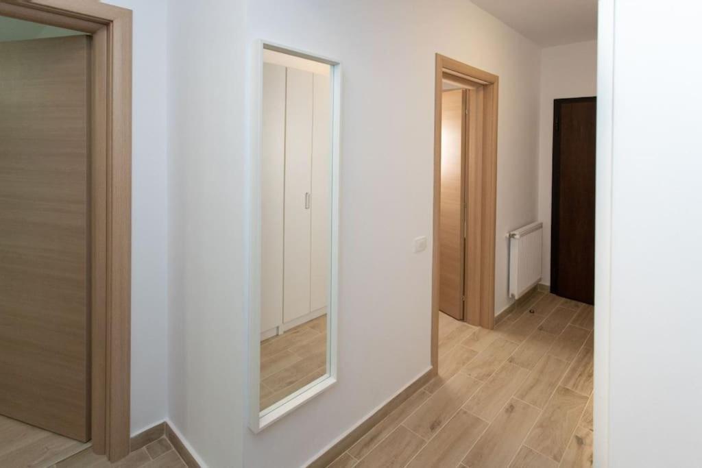Amazing Apartament With Garden Bucharest Airport Self Check-In!! Otopeni Eksteriør billede